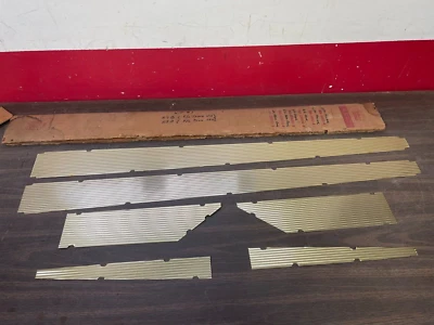 Ford Fairlane 1958 4 puertas Spring Special Country Club equipamiento de inserción dorado nuevo en caja Foto 1 de 4