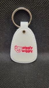 Portachiavi pubblicitario vintage in plastica Piggly Wiggly. - Foto 1 di 4
