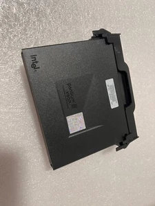 Intel Pentium III Xeon Processor 866 MHz 256 KB Cache 133-MHz - Picture 1 of 3