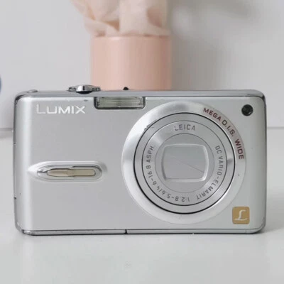 Panasonic Lumix DMC-FX07 Digital Camera 7.2MP 3.6x Optical Zoom Silver - Image 1 of 4