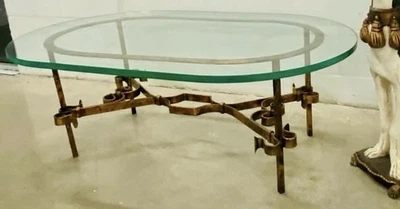 1960-е Hollywood Regency итальянский золотой позолоченный железный и овальный стеклянный журнальный столик MCM - Изображение 1 из 4