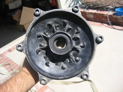 Yamaha YZ125 y YZ250 1988 1989 OEM buje de rueda trasera y pernos 2Vn-25311-00-98 bonito Foto 1 de 4