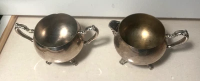 Juego de crema y azucarero de colección Oneida Community Tudor Plateado 1950 Foto 1 de 4