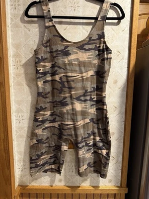 Mono sin mangas Charlotte Russe para mujer camuflado - talla L Foto 1 de 4