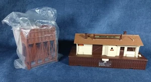 Model Train Western Station And Operating Coal Tipple - Picture 1 of 17