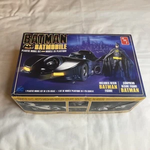AMT 1/25 DC Batman 1989 Batmobile w/Resin Figure AMT1107M/12 - Picture 1 of 6