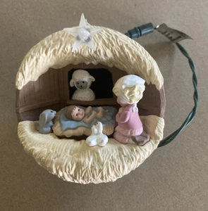1994 Hallmark Keepsake Christmas Ornaments MAGIC (Lights) 'Away in a Manger' - Picture 1 of 4