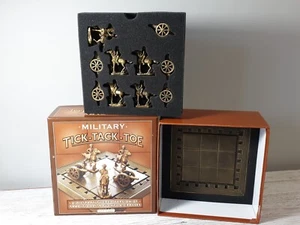 Inusual juego militar tic-tac-toe noughts & cruces juego. Caballos soldados cañones - Imagen 1 de 6