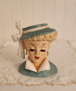 Jarrón con cabeza de dama Napco Lucy vintage vestido verde y sombrero pendientes de perlas 1959 C3959B - Imagen 1 de 14
