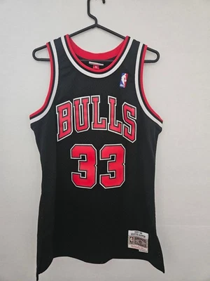 Camiseta deportiva Mitchell & Ness Swingman de los Chicago Bulls 1997-98 Scottie Pippen #33 talla MED Foto 1 de 4