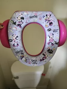 Disney Minnie Mouse "Smile Crew" Soft Pink Potty Seat w/ Potty Hook - Picture 1 of 2