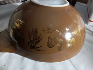 Vintage Pyrex Early American Cinderella Mixing Bowl Brown Gold 4 QT - Picture 1 of 2