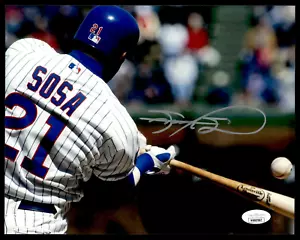 FOTO FIRMADA SAMMY SOSA 8X10 CON CERTIFICADO DE AUTENTICIDAD JSA - CUBOS CHICAGO - Imagen 1 de 2