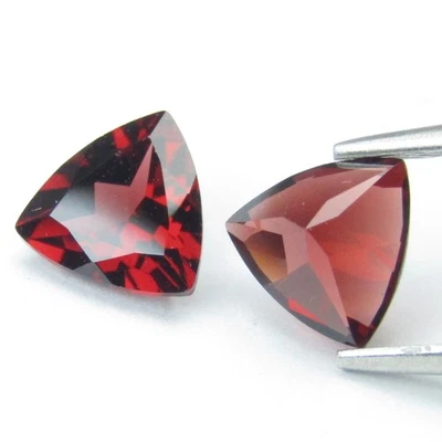 2.72Cts Natural Deluxe Pyrope Garnet 7mm Trilliant Cut Matching Pair - Image 1 of 3