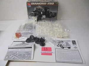AMT ERTL 1:25 Diamant Reo Traktor #8137 im Karton - Bild 1 von 2
