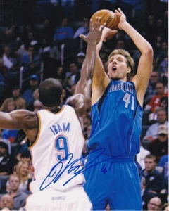 DIRK NOWITZKI SIGNED AUTOGRAPH 8 X 10 PHOTO DALLAS MAVERICKS - Picture 1 of 1