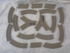 Thomas Trackmaster Pieza Paquete De Pista Marrón Beige Carretera y Ferrocarril 18 piezas - Imagen 1 de 4