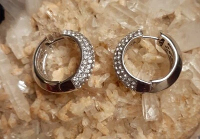 Brincos de argola de zircônia cúbica transparente fina de designer assinados G  - Imagem 1 de 4