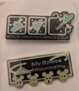 (2) Disney World Trading Pins - 2008 My Space Mountain 2004 Glow Dark Spaced Out - Bild 1 von 4