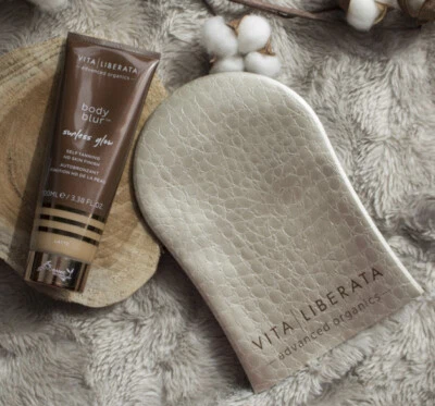 Vita Liberata Body Blur Sunless Glow Latte 100ml & FREE TANNING MIT