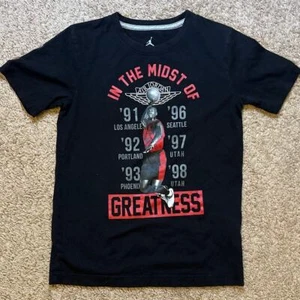 Nike Michael Jordan No 23 Chicago Bulls “In the Midst of Greatness” Boys Medium - Picture 1 of 5