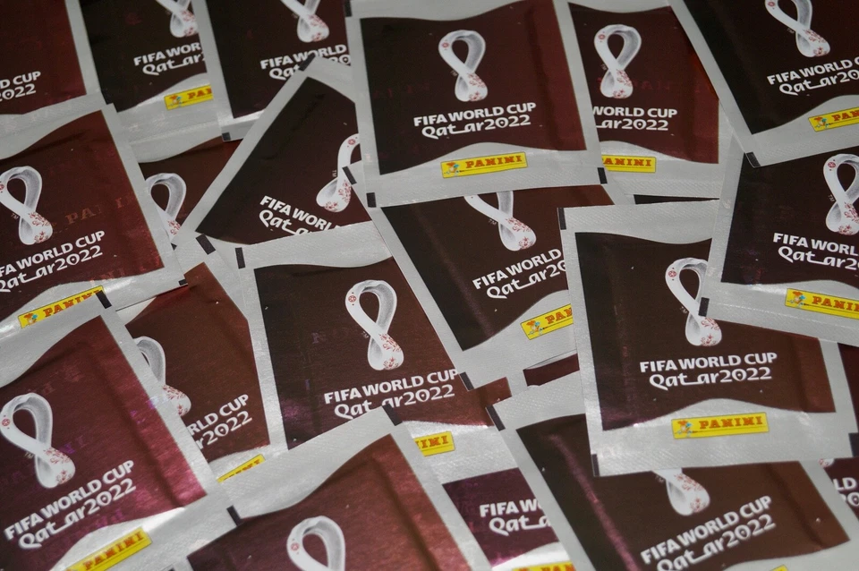 Panini FIFA World Cup Qatar 2022 Offizielle Stickerserie - 25 Tüten x 5 Sticker (Kit mit Album)