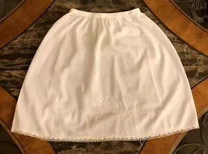 Vintage HALBER SLIP Mädchen weiß Spitze Nylon Stickerei LOOMCRAFT 1980er NEU Gr. 6 - Bild 1 von 8