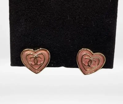 Auténticos Pendientes Chanel 2024 Corazón Rosa CC Foto 1 de 4