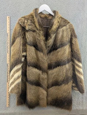 Abrigo marrón vintage de piel de mapache (necesita reparación en un gran desgarro) Foto 1 de 4