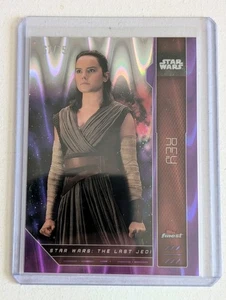 Topps Finest Star Wars 2023 Rey FN-36/75 refractor de ondas de rayos púrpura  - Imagen 1 de 2