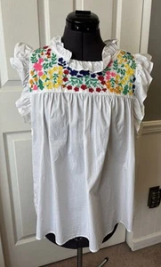 CROWN & IVY White w/ Embroidered Flowers Ruffle Neck/Cap Sleeve Blouse Top XL - Picture 1 of 6