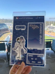Figura Standee Acrílica En Mano Sin Abrir 2025 LA Dodgers Hololive Koseki Bijou - Imagen 1 de 2