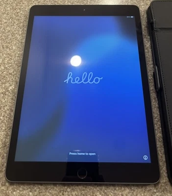 Apple iPad (8th Gen) A2430 32 GB, Wi-Fi, 10.2 in - Space Gray READ DESCRIPTION  - Image 1 of 4
