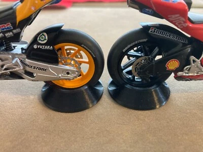 Maisto Burago Altaya MotoGP 1/18 Motorcycle STAND Ducati Honda Yamaha Suzuki - Image 1 of 4