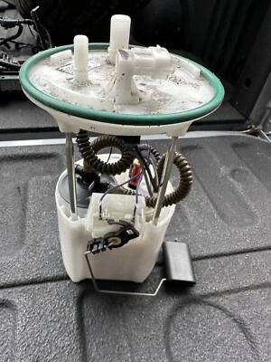 Lincoln Aviator 2020-2023 unidad de módulo de bomba de gas combustible de 3,0 L OEM L1M39H307EE Foto 1 de 4