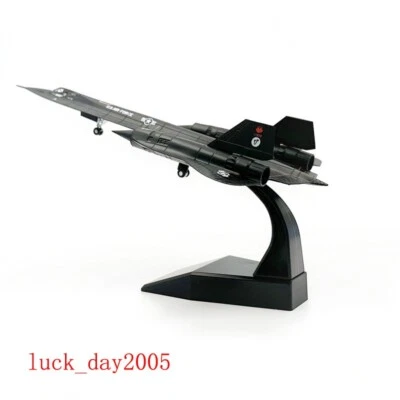 AMER.COM USAF SR-71 Blackbird 1971 Interceptor Aircraft 1/144 Diecast Model - Image 1 of 4