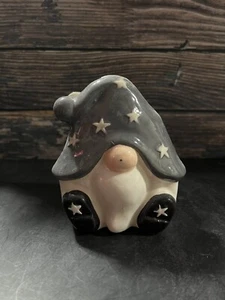 Mürrischer Weihnachtswichtel Keramik Serviettenhalter Sternengrau Mütze - Bild 1 von 7