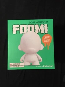 Kidrobot - Foomi DIY Do It Your Self Blank 7" Vinyl Figure - Picture 1 of 4