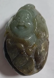 Colgante Buda de jade verde, blanco y marrón hetiano natural 天然和田青白褐玉佛挂件 t10 - Imagen 1 de 5