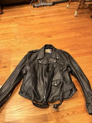 Chaqueta de cuero genuino Schott NYC vintage, hecha en EE. UU. Foto 1 de 3