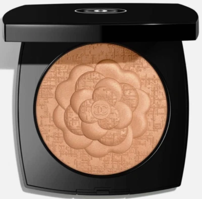 Pó facial iluminador CHANEL Les Symboles De Chanel Le Camelia ouro quente - Imagem 1 de 4