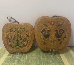 Vtg 2 Rooster Handpainted Cork Wooden Trivet Wall Art Folk Art Retro Country 25A - Picture 1 of 12