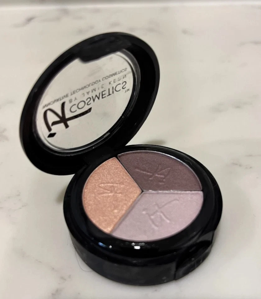 It Cosmetics Eyeshadow Trio Naturally Pretty in Plum 0.1 Oz