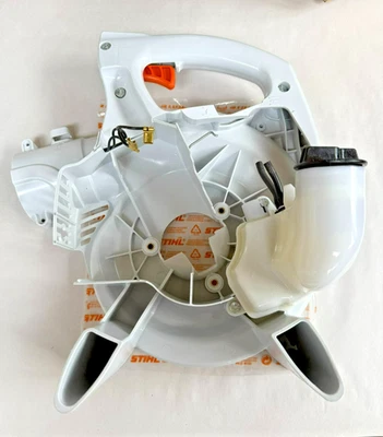 NOVO FABRICANTE DE EQUIPAMENTO ORIGINAL STIHL BG50 SOPRADOR CORPO DO MOTOR CARCAÇA COM TANQUE, INTERRUPTOR, FIOS, ACELERADOR - Imagem 1 de 4