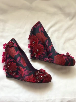 Tory Burch "Elmira" Purple/Navy 3D Floral Wedge-Printed Matte Satin 7 M Was $425 - Image 1 of 4