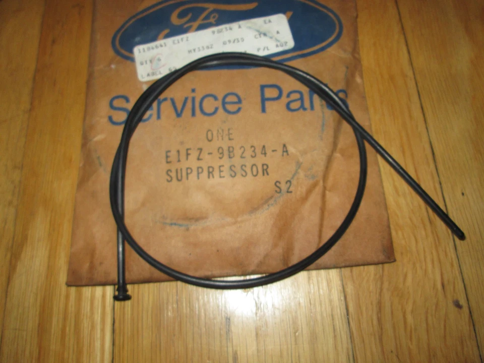 FORD ESCORT 1981 TUBO DE LLENADO DE COMBUSTIBLE SUPRESOR ELECTROSTÁTICO E1FZ-9B234-A nuevo de lote Foto 1 de 1