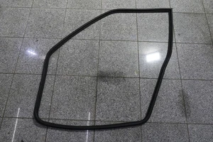 BMW E30 Limousine / Touring Türdichtung  vorne links original - Picture 1 of 6