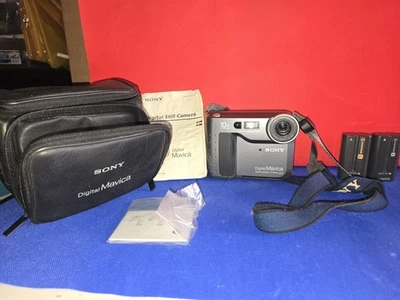 Sony Mavica MVC-FD73 0.4MP Digital Camera Untested A102 - Image 1 of 4