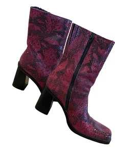De Colección Y2K Mainframe Magenta Grueso Tacón Bloque Cuero Bota Puntera Cuadrada 7 Bratz - Imagen 1 de 15