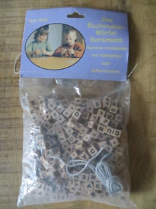 Buchstabenperlen Würfel aus Holz naturfarben Buchstaben Perlen Toys pure NEU - Bild 1 von 3